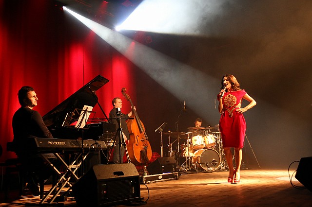 IMG_0889 1 grudnia 2013 r. w Miejskim Centrum Kultury w Bydgoszczy wystąpiła Justyna Steczkowska z zespołem dając koncert 