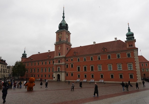 Wycieczka do Warszawy 🚌 W planie wycieczki zwiedzanie Zamku Królewskiego i Pałacu w Wilanowie.