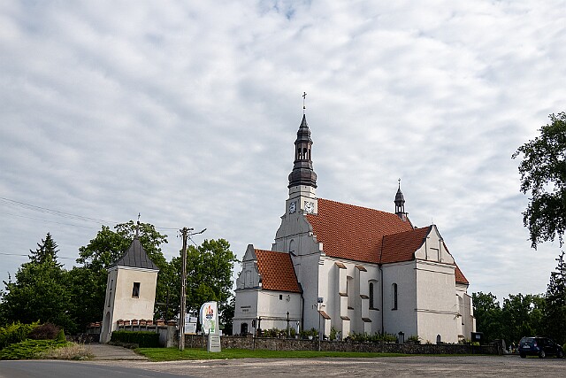 Byszewo - Kościół św. Trójcy sanktuarium Matki Boskiej Byszewskiej Królowej Krajny